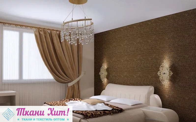 Светло-коричневые шторы в спальне